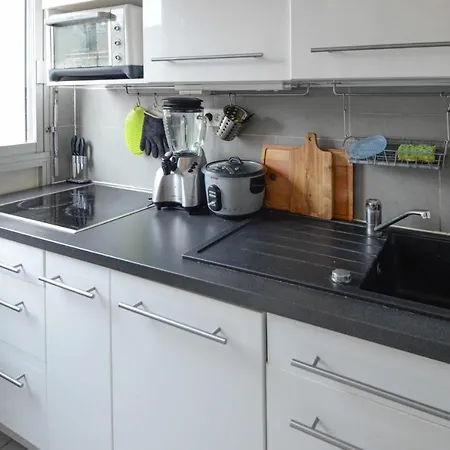 Flat With Balcony In The Republique District Апартаменты