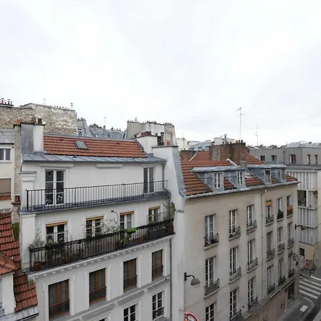Flat With Balcony In The Republique District Апартаменты