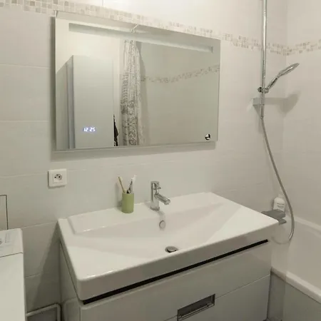 Flat With Balcony In The Republique District