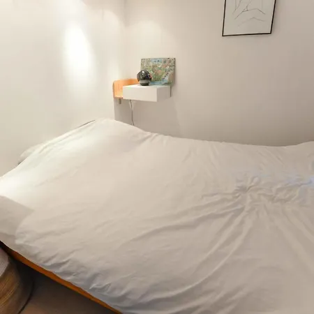 Flat With Balcony In The Republique District