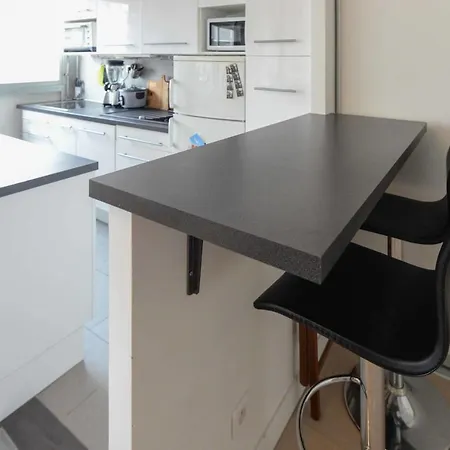 Flat With Balcony In The Republique District Париж