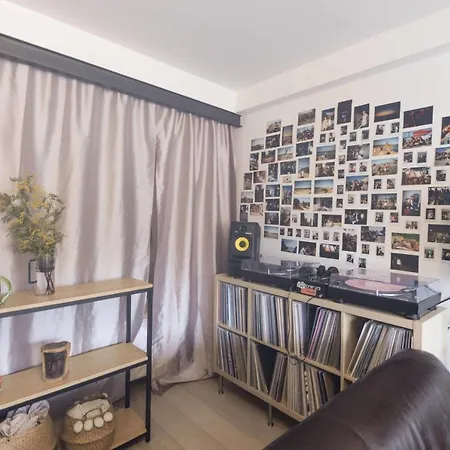 Flat With Balcony In The Republique District Париж