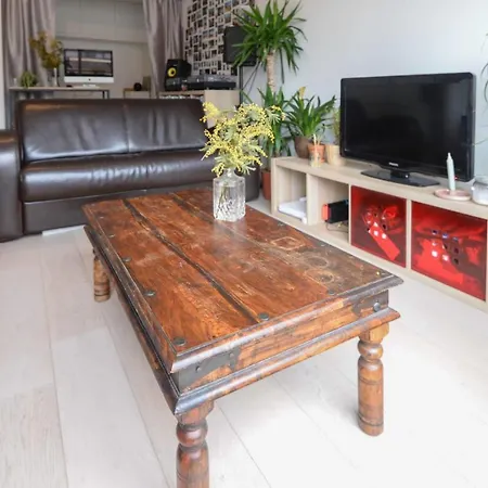 Flat With Balcony In The Republique District